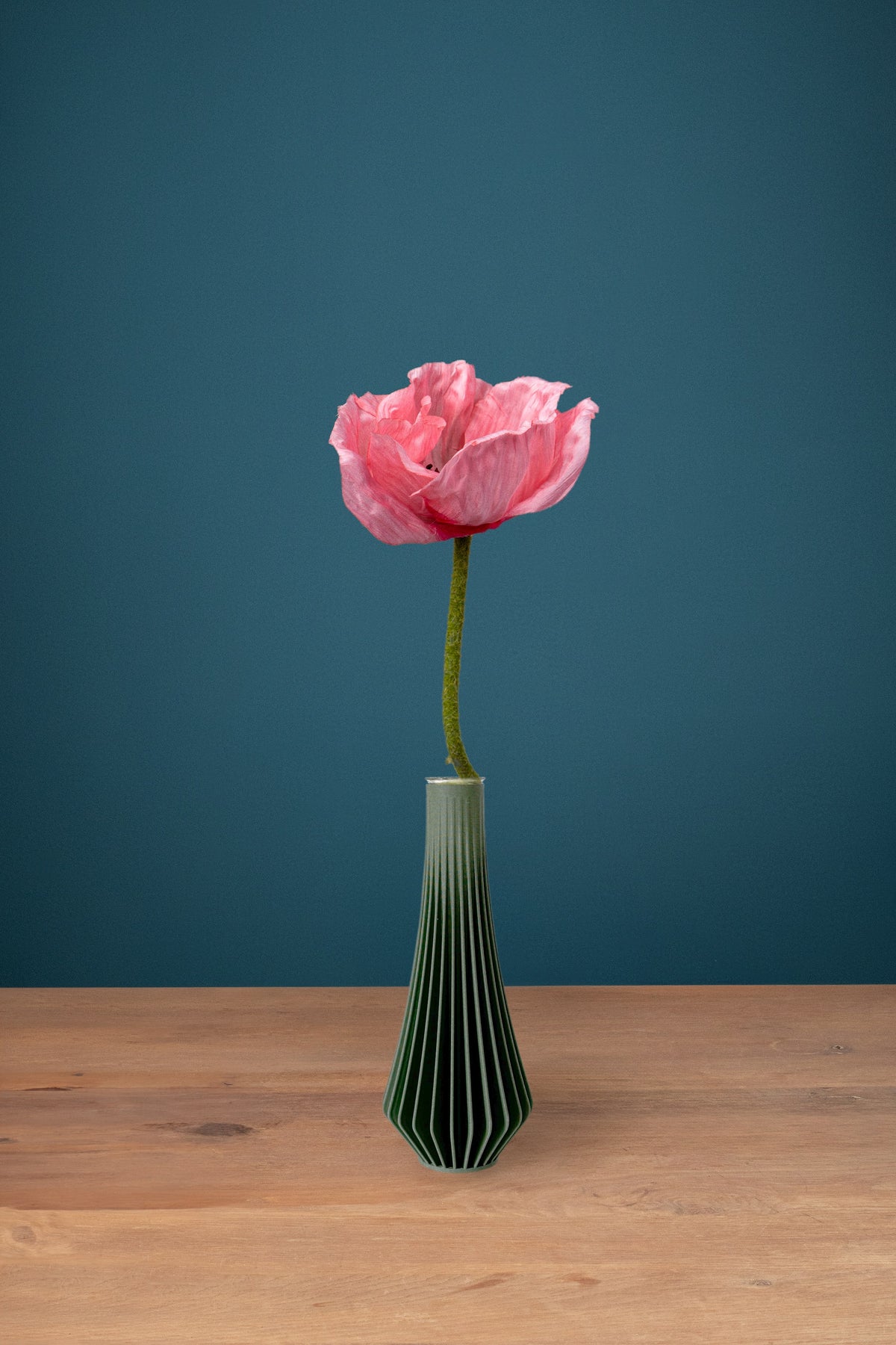 Poppy silk stem in the green Jula Bloom Mini vase