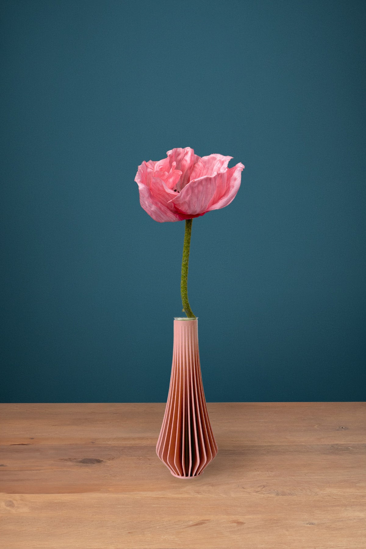 Poppy silk stem in the pink Jula Bloom Mini vase