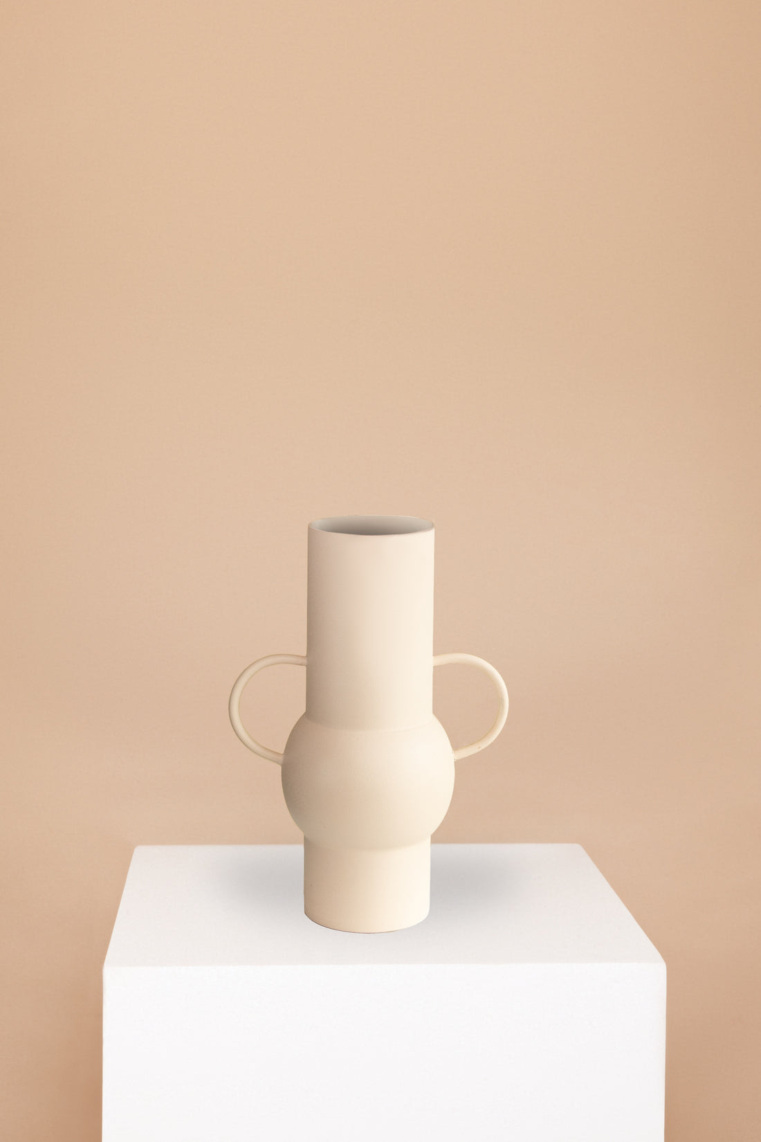 The Leiden vase by Jula Bloom