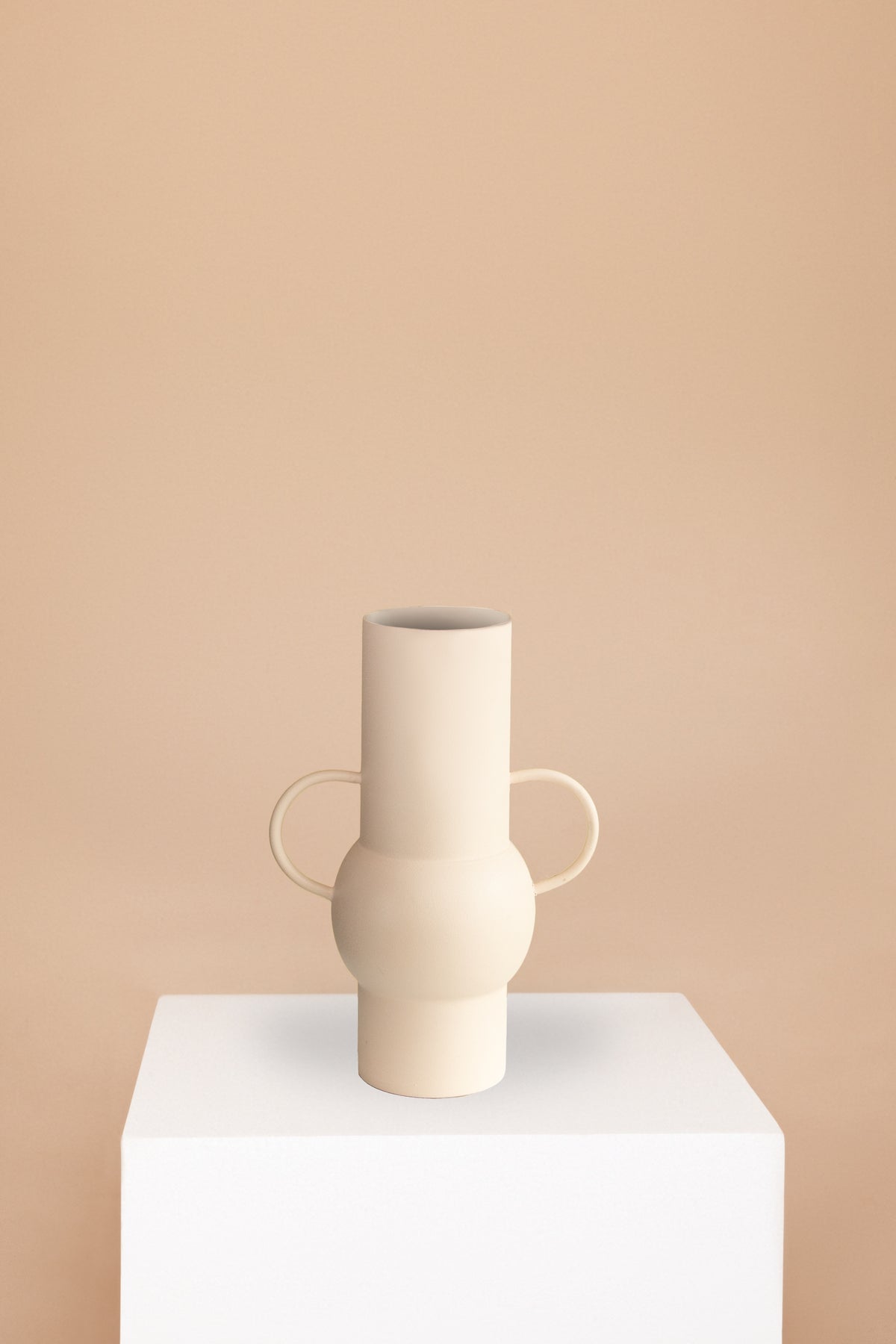 The Leiden vase by Jula Bloom
