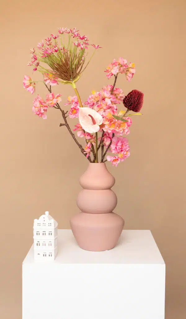 Jula Bloom’s Jacobs silk flower bouquet with pink and red blooms, in a pink vase